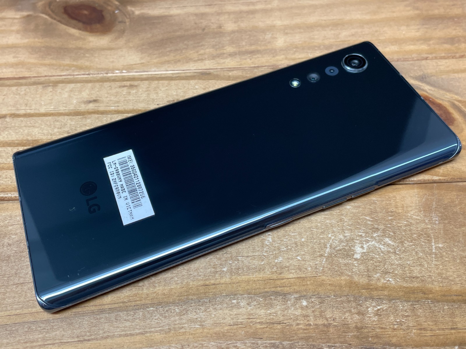 LG Velvet 5G UW – LM-G900VM – 128 GB – Gray (Verizon) Works – Cracked Glass