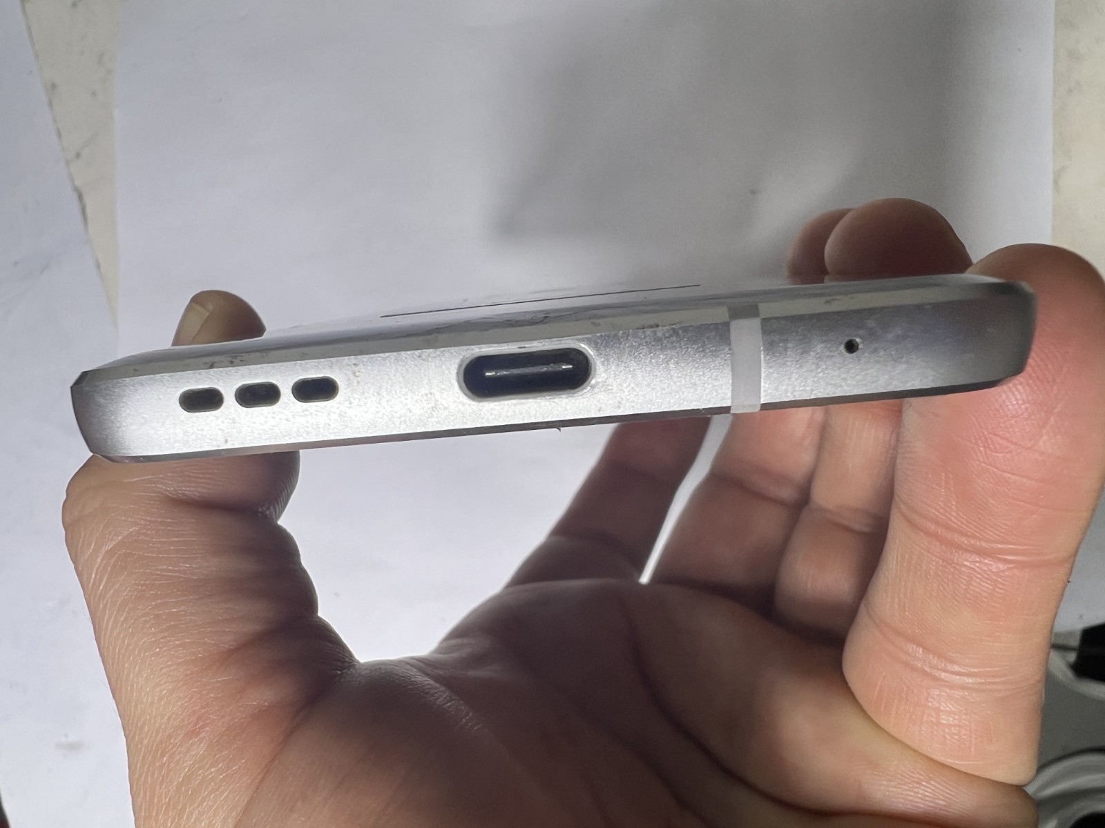 LG G6 32GB Ice Platinum (Verizon) Smartphone LG-VS988T Cracked Back PLEASE READ!