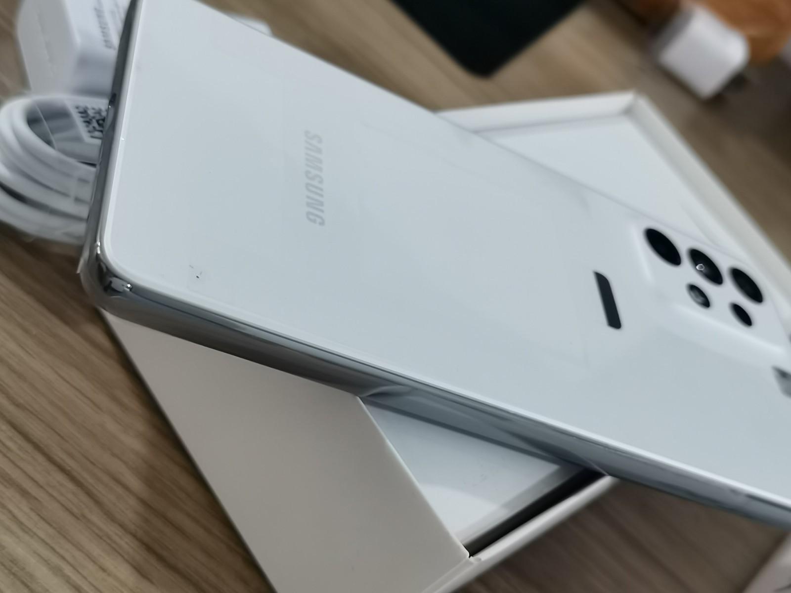 Samsung Galaxy A73 5G – 128 GB /256GB – Dual-SIM (Unlocked) 108MP 5000mAh