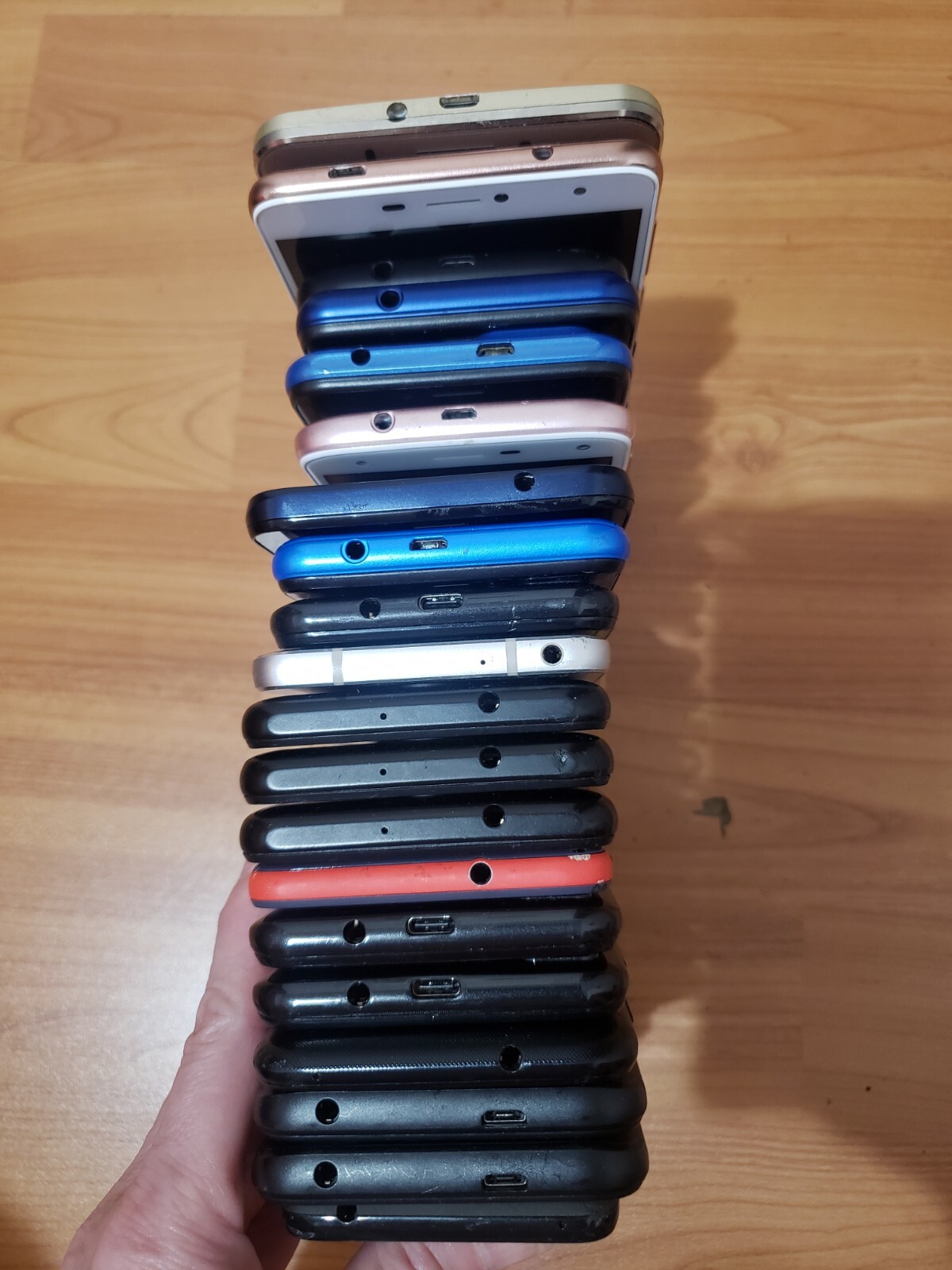 Lot of 20 Mixed Brand Blu Studio XL 2 S0270UU and XGODY Y20 and other For parts