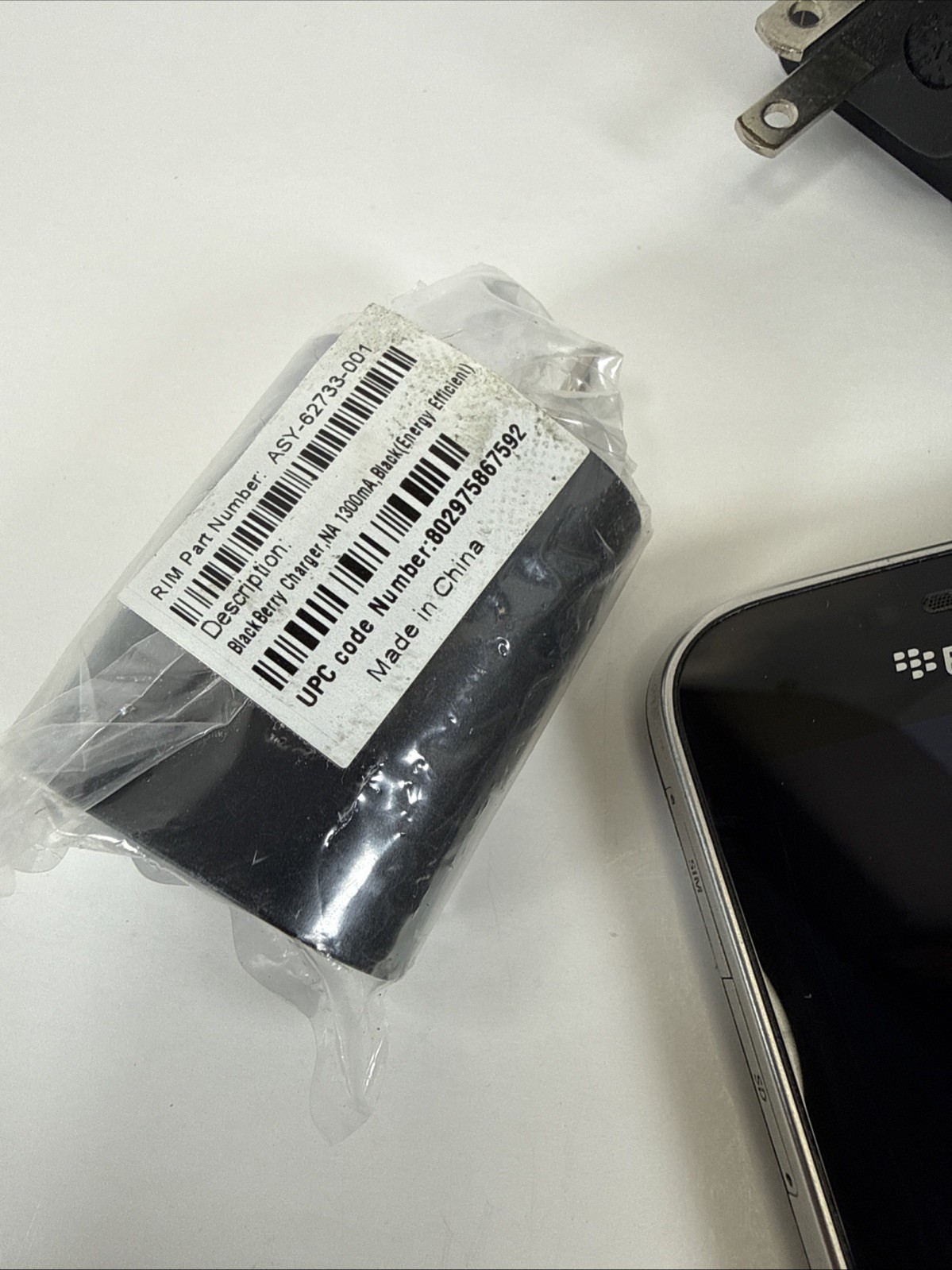 BLACKBERRY CLASSIC #SQC100-3 Qwerty Keyboard Mobile Phone 4G LTE – POWERS ON