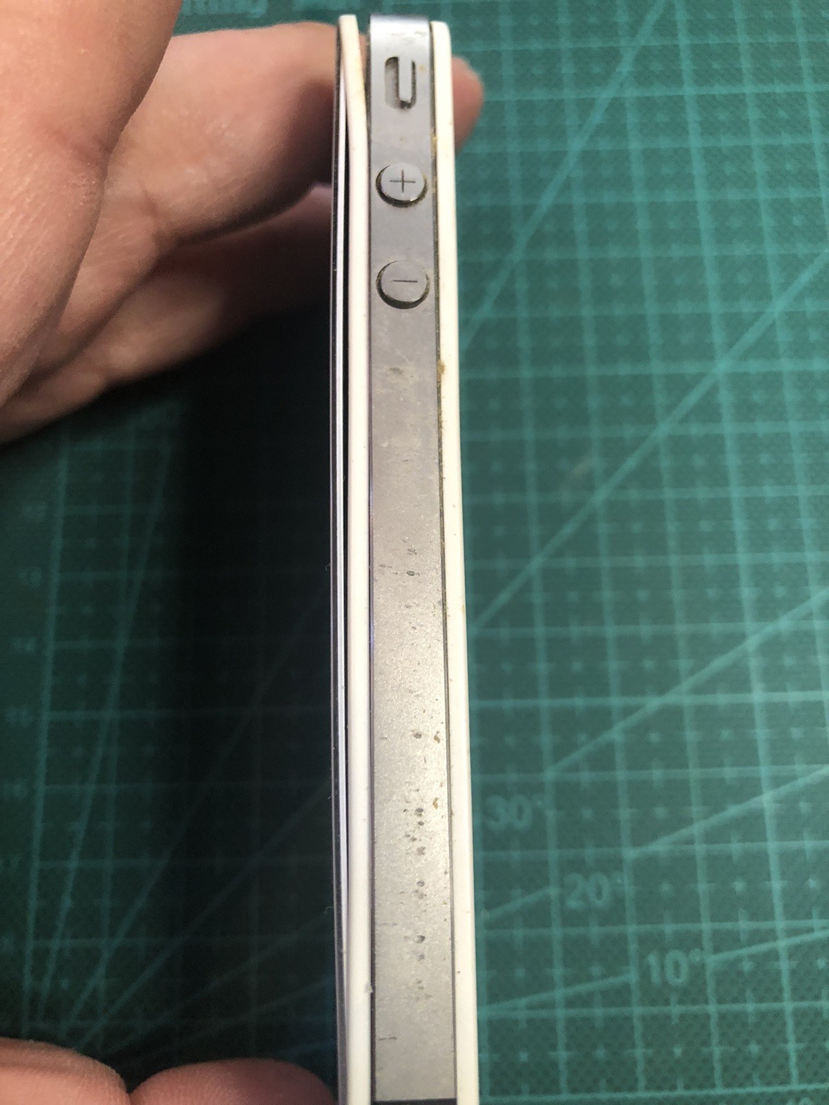 Apple iPhone 4 8GB White A1332 AT&T iOS 7 Battery Swollen As-Is Parts