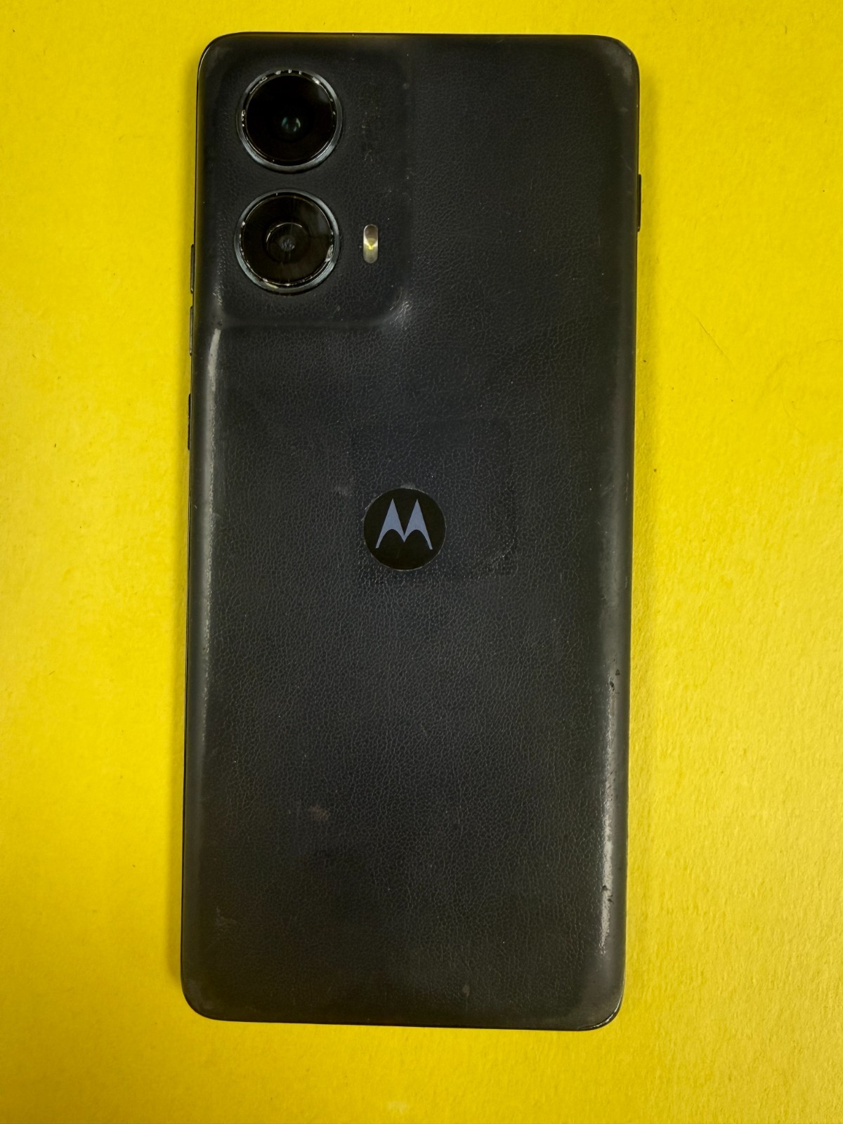 Motorola Edge 2024 – 256GB – Midnight Blue (Unlocked) Worn Back / Cracked Camera