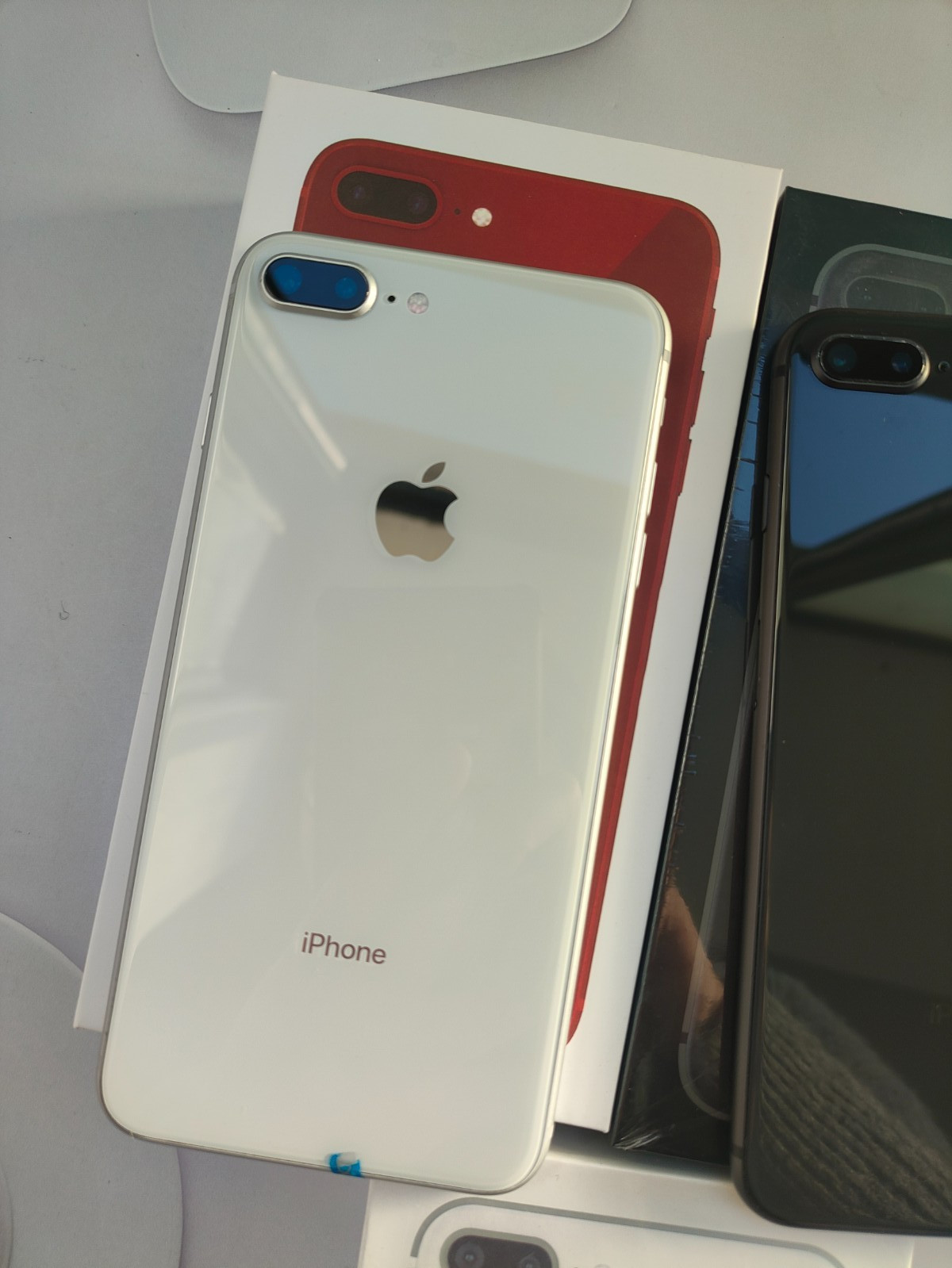 Apple iPhone 8 Plus 64/128/256GB Unlocked Silver Gray Gold Red With Accessories