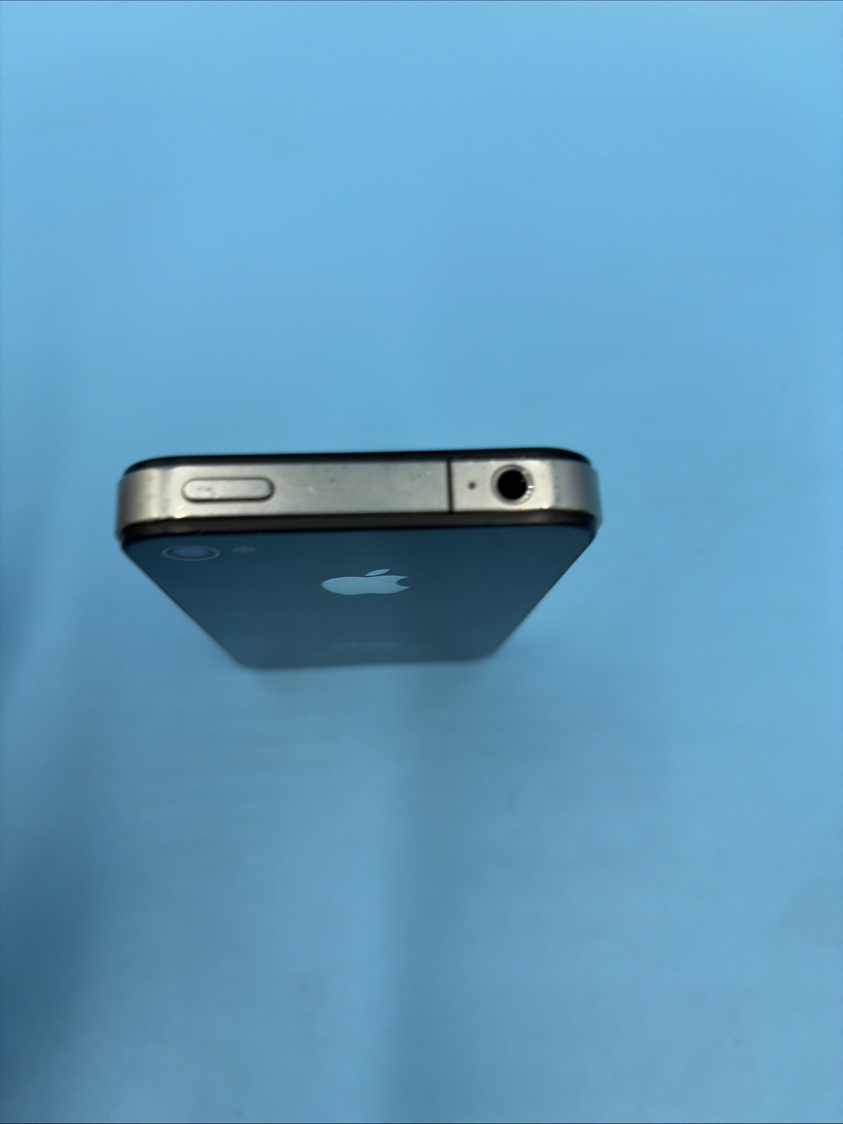 Apple iPhone 4 – 8GB – Black A1332 -For Parts Or Repair Good screen Bad Home Btn