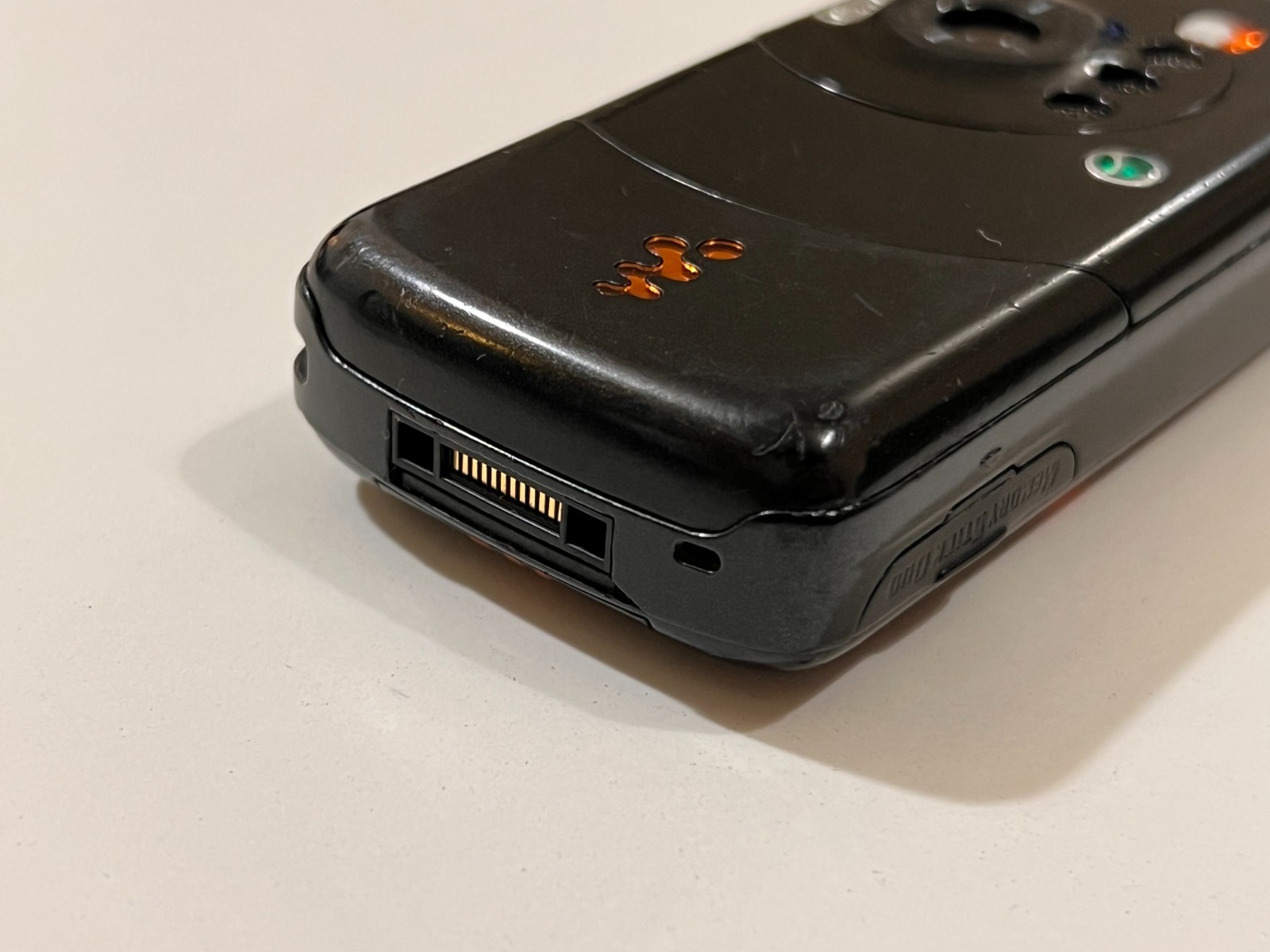 Sony Ericsson W810 – 20 MB – Satin Black (Unlocked)