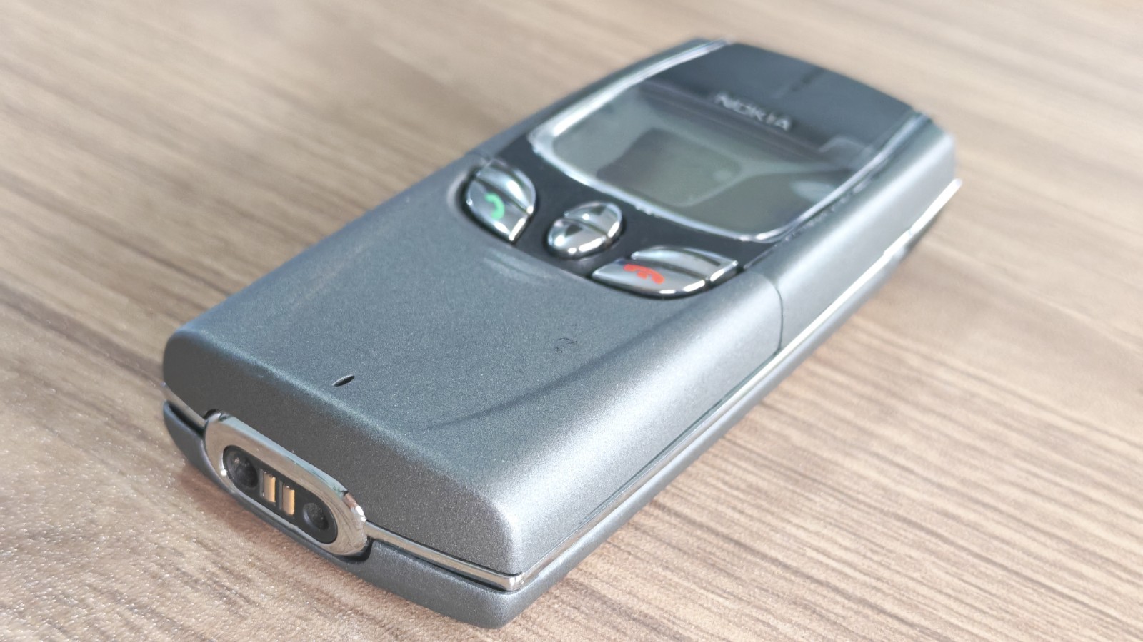 Nokia 8850 Unlocked GSM 900/1800 Slide keyboard Cellular Phone Random Color