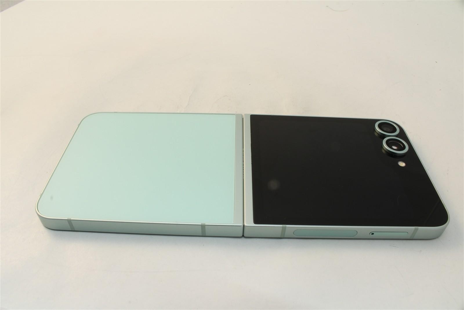 DEFECTIVE Samsung Galaxy Z Flip6 SM-F741U 512GB Mint – Unlocked 7635429