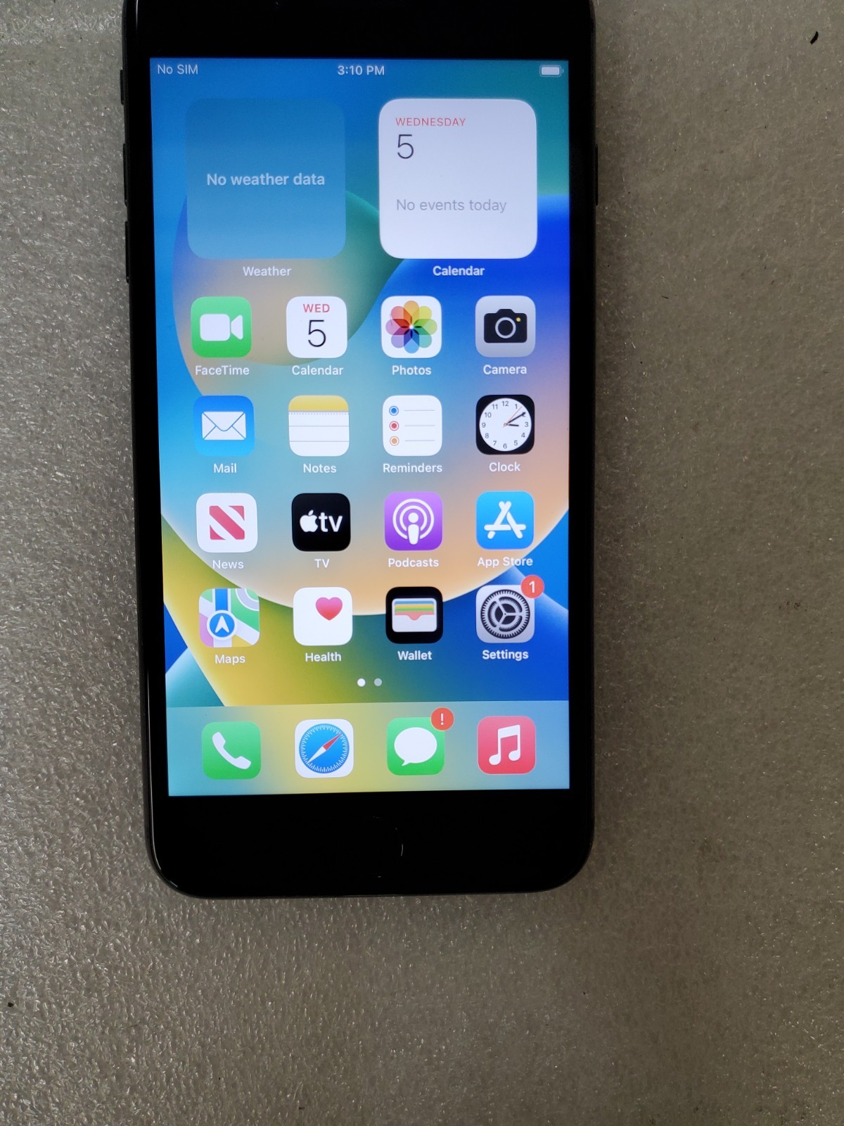 Apple iPhone 8 Plus (MQ902LL/A ) – 64GB – Gry, locked with T- Mobile.