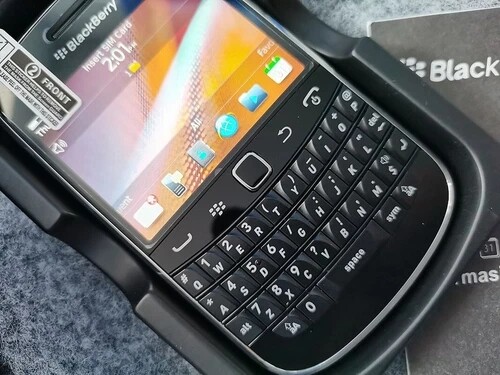 BLACKBERRY 9900 BOLD – 8 GB – Black / White 3G (Unlocked) microSDHC GPS