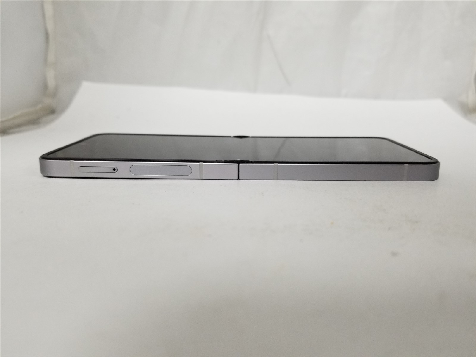Samsung Galaxy Z Flip6 256GB Silver SM-F741U (T-Mobile) Damaged zD2668