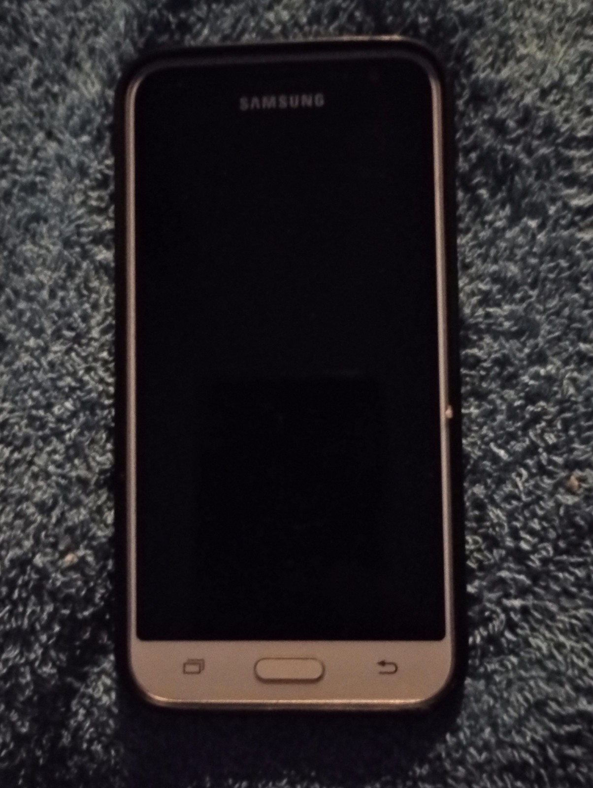 Samsung Galaxy J3 SM-J320 5.0″ Super AMOLED 16GB 1.5GB RAM 5MP 4G LTE Quad Core