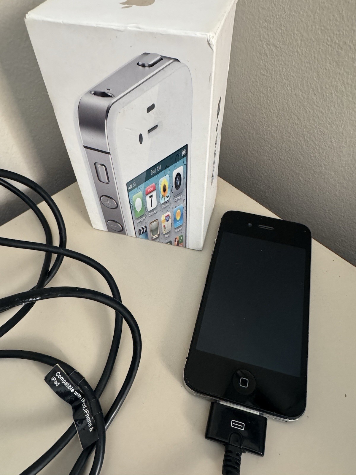Apple iPhone 4S Black 32GB A1349 with Box