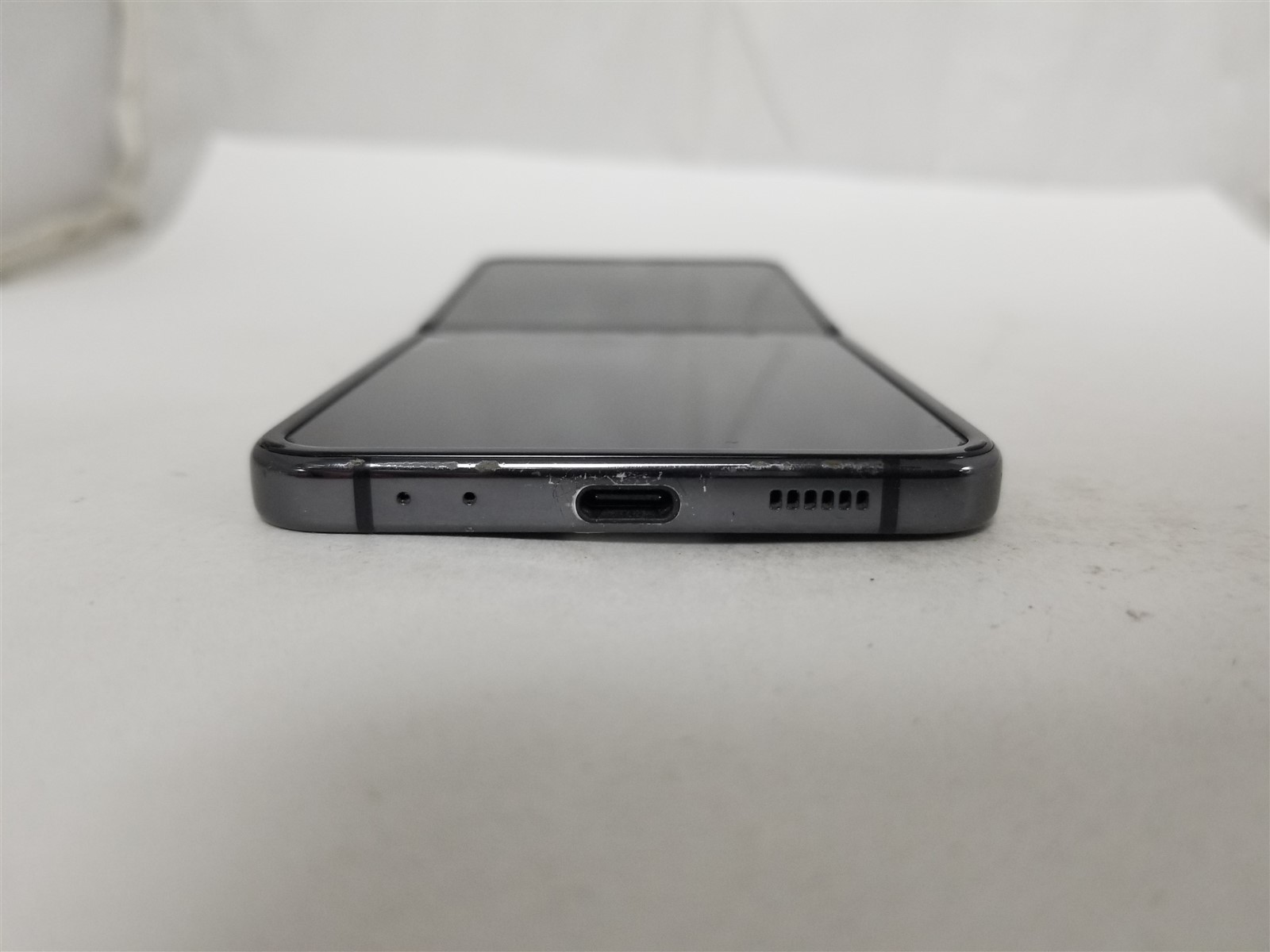 Samsung Galaxy Z Flip4 128GB Black SM-F721U (Unlocked) Discounted zW2984
