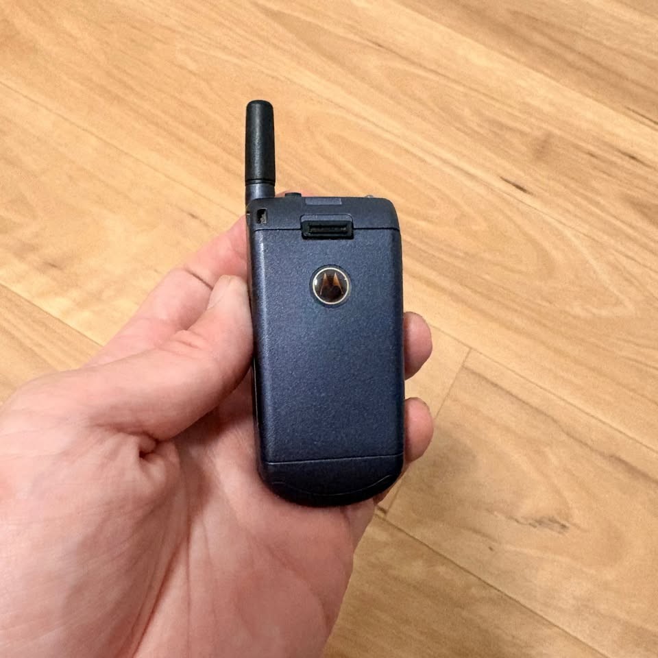 Vintage Motorola V3688 Flip Mobile Phone Boxed Working 1999 Collectable