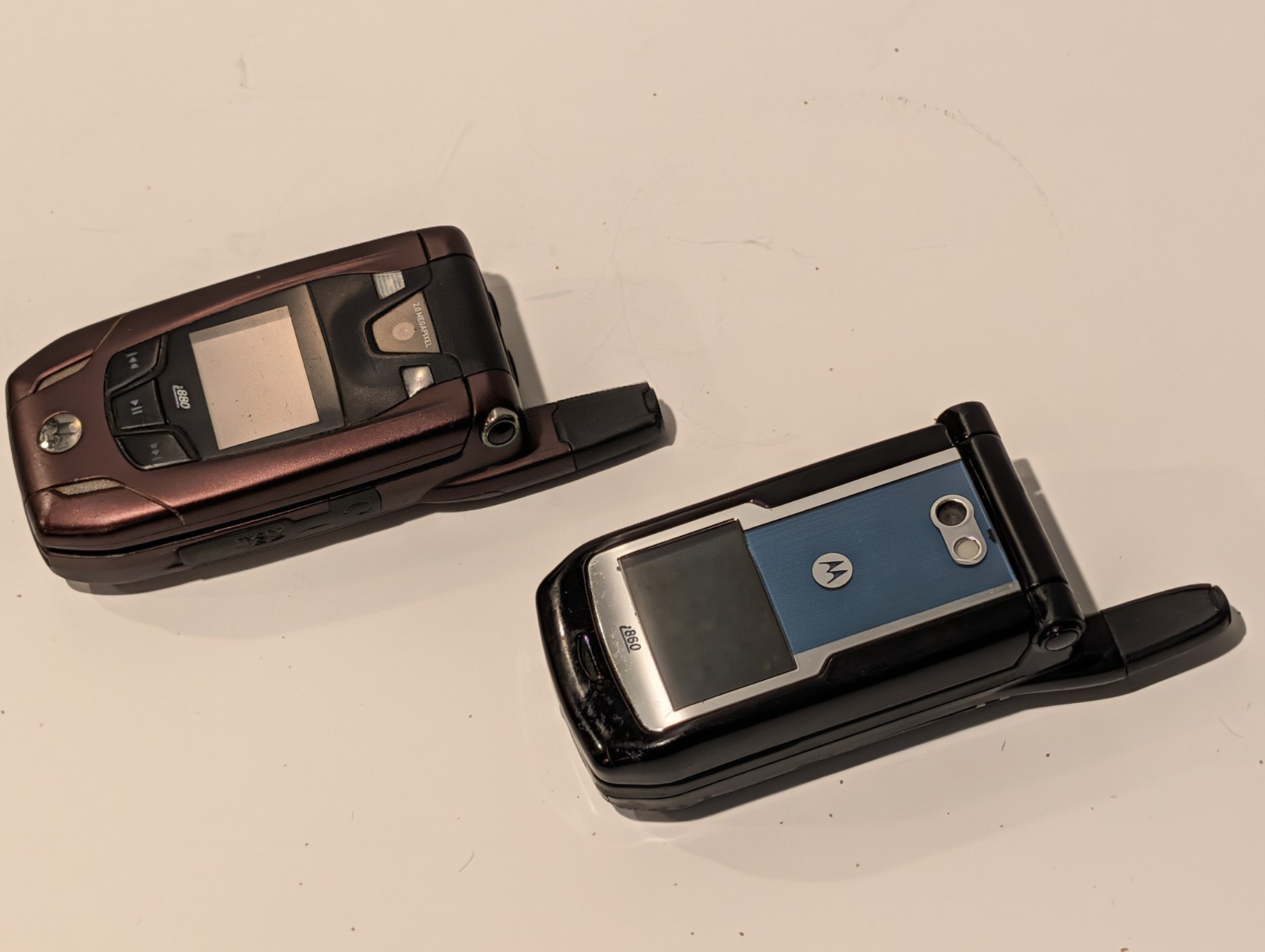 Motorola i880 and i860 Vintage Flip Phones – Untested for Parts