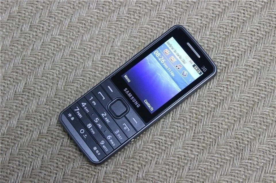 Samsung S5610 Bluetooth 5MP 2.4 3G GSM Unlocked MP3 Player CellPhone