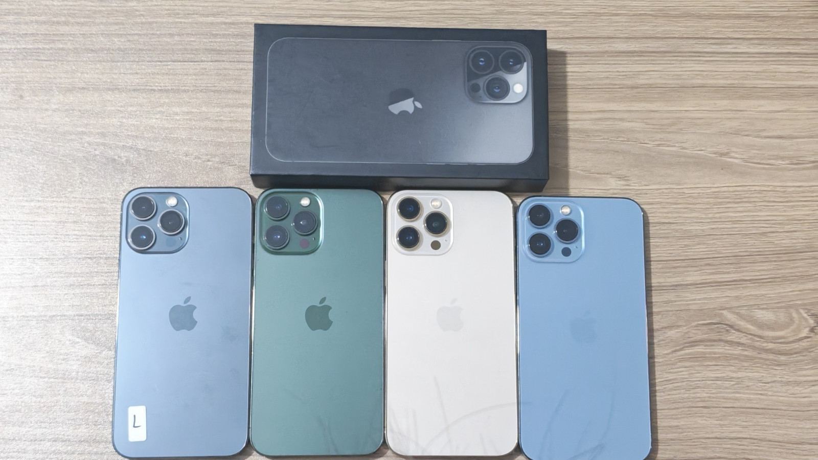 Apple iPhone 13 Pro Max Unlocked 128/256/512 GB Random Color With Accessories