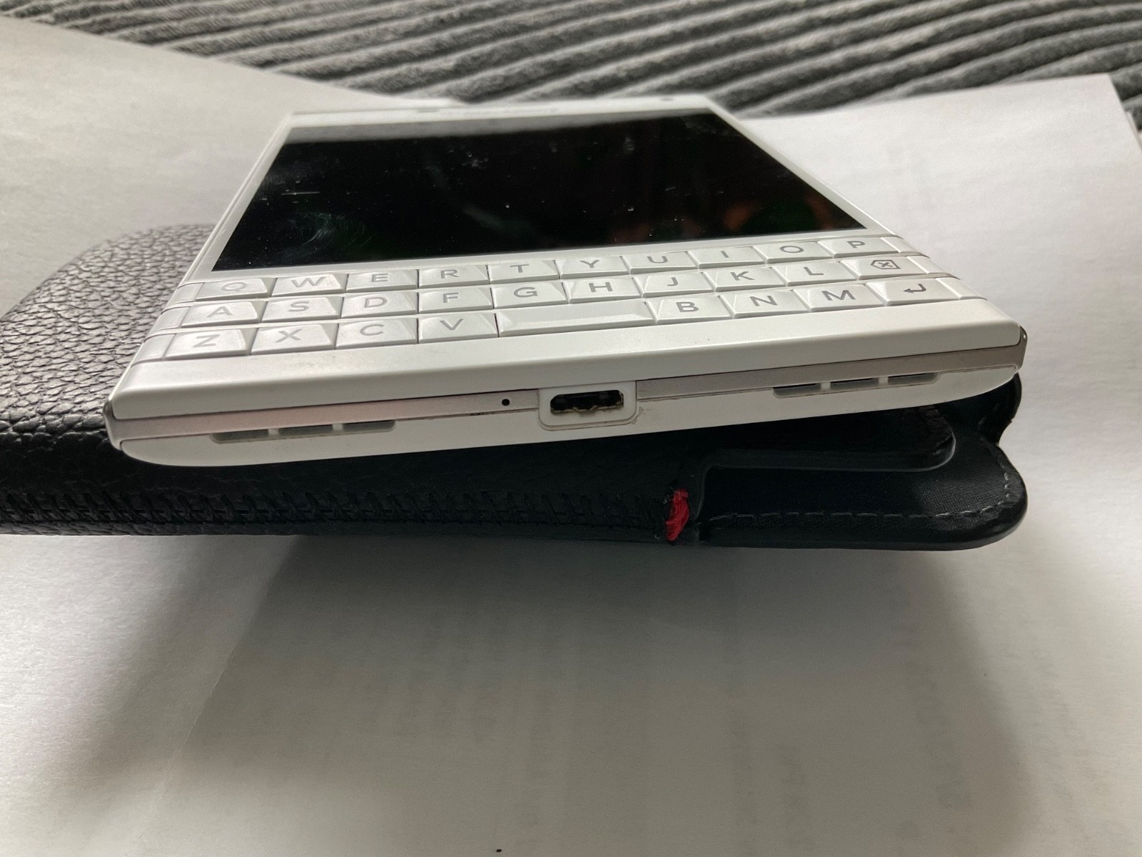 BlackBerry Passport Q30 White 32GB Factory UNLOCKED Keyboard Smartphone