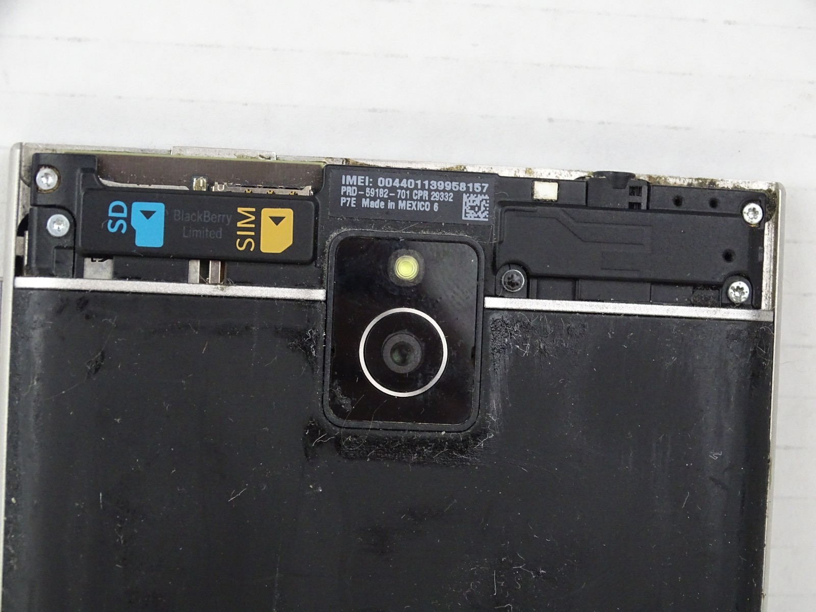BlackBerry Passport – 32 GB – Black Cracked Screen BB10-0015 Error