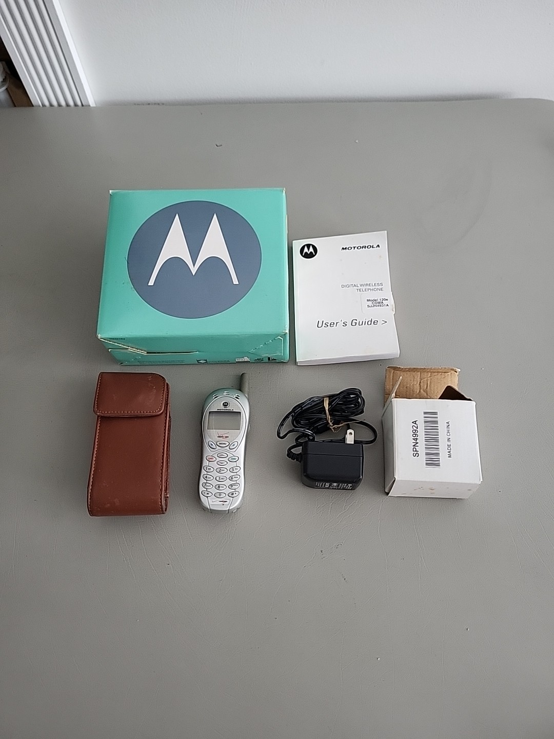Motorola V series V120e / V 120E – Original Box,Owners Manual, Wall Charger,Case