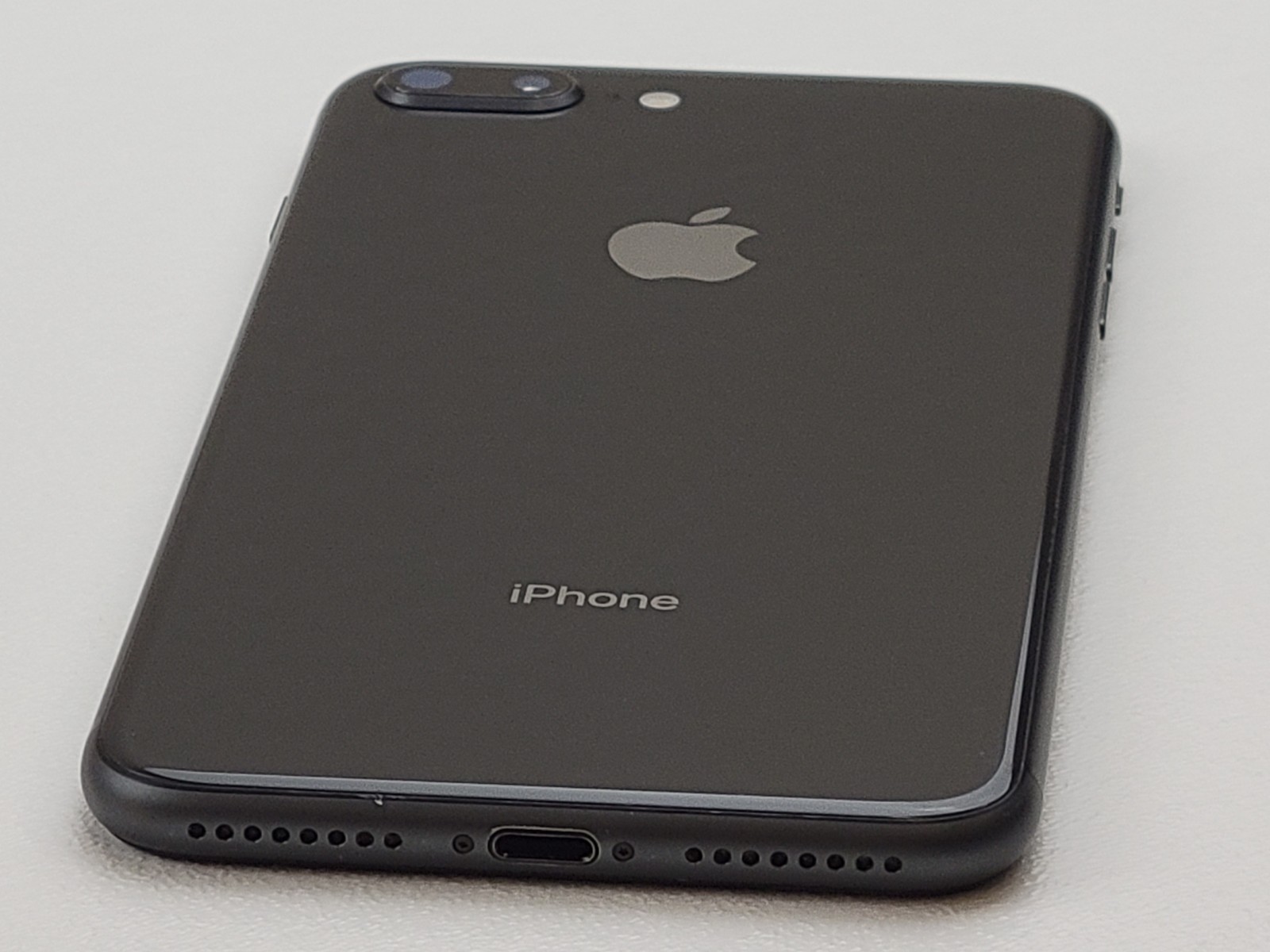 Apple iPhone 8 Plus (A1864) 128GB – Space Gray (Unlocked) Smartphone – H1832