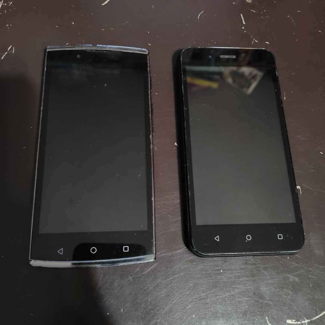2 Unimax UMX Phones One Model U683CL, One Model U693CL For Parts/Repair *READ*