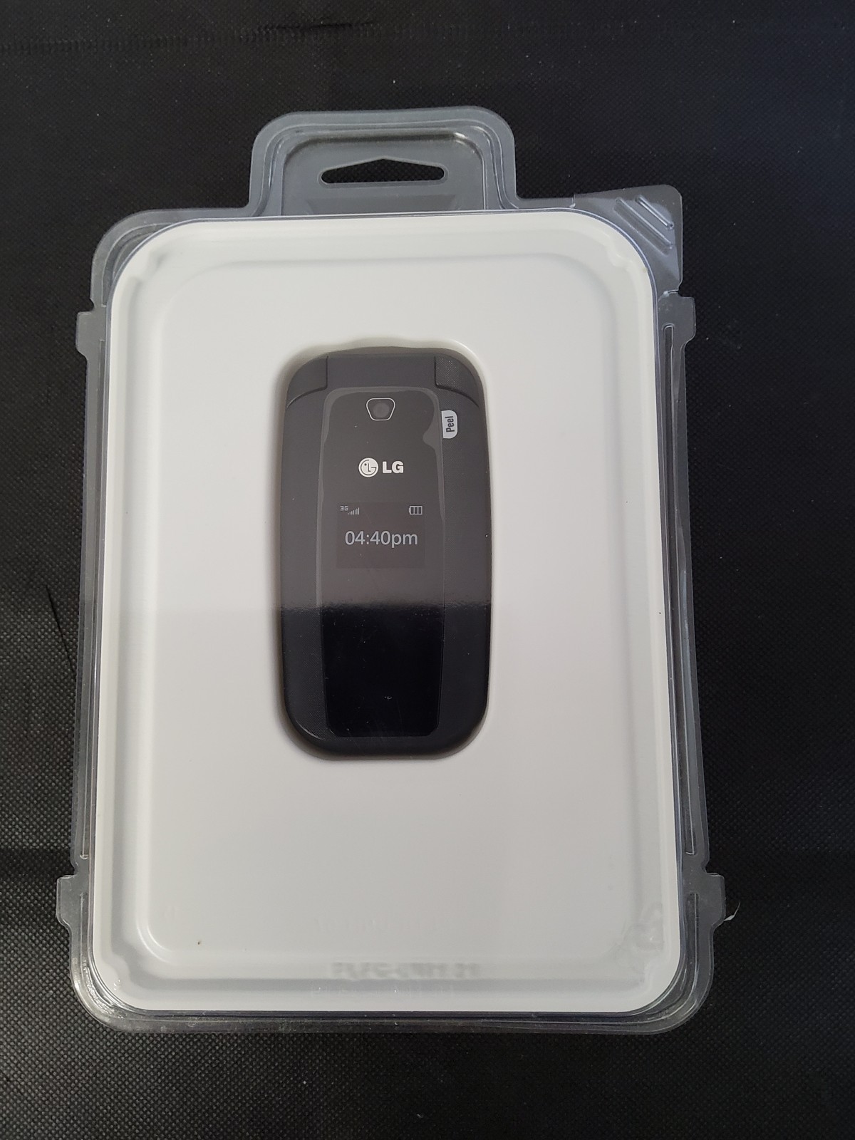 New Sealed LG 440G Cellular Flip Phone (TracFone) – Black With Camera