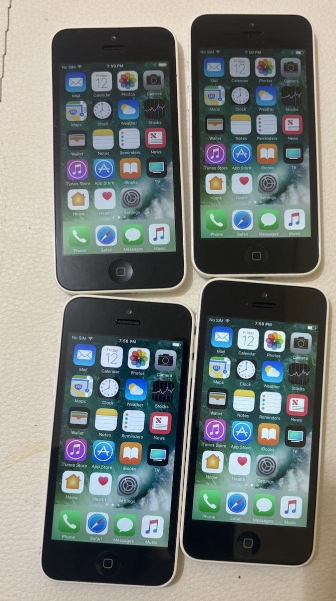 Lot of 4 iPhone 5c White 8Gb UNLOCKED TESTED WORKING PHYSICAL SIM