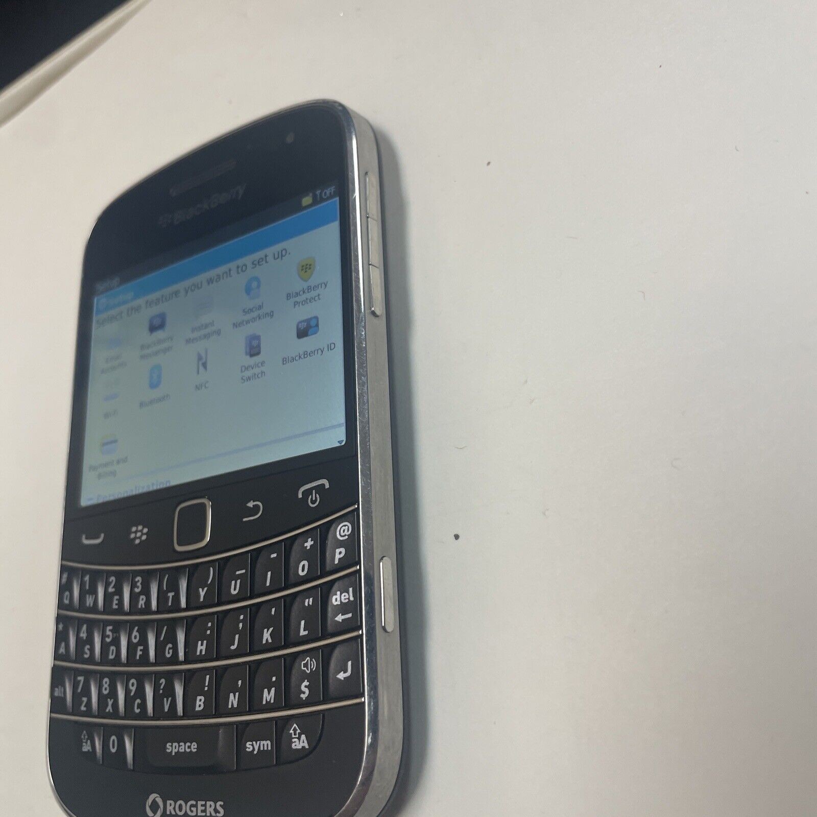 BLACKBERRY BOLD 9900 – 8GB – cell phone (No battery. carrier: Rogers, Fido)