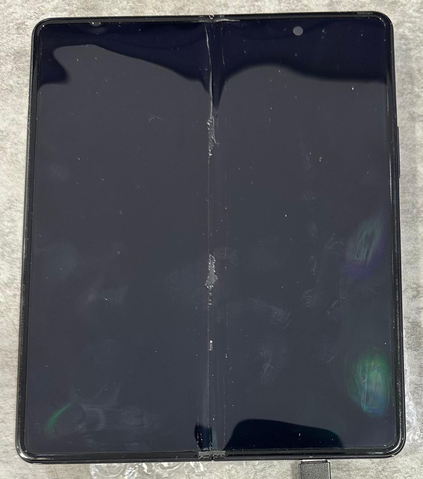 AS-IS Samsung Galaxy Z Fold3 SM-F926U – 256GB – Phantom Black Damaged