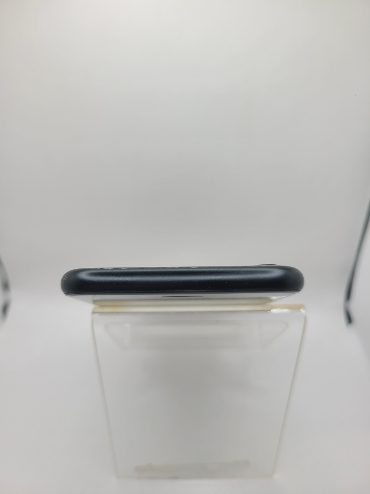 Apple iPhone SE 2020 A2275 UNLOCKED Any Carrier Black 64GB iOS 26.5