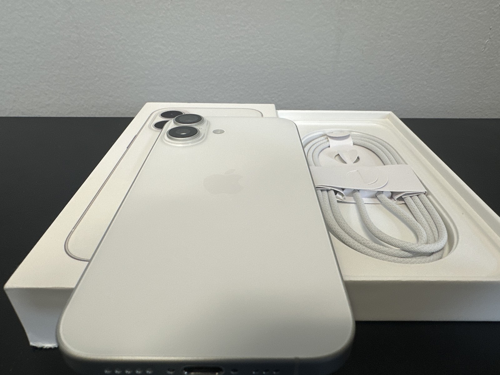 Apple iPhone 16 Plus 128GB White Unlocked Excellent (90% Battery) Original Box