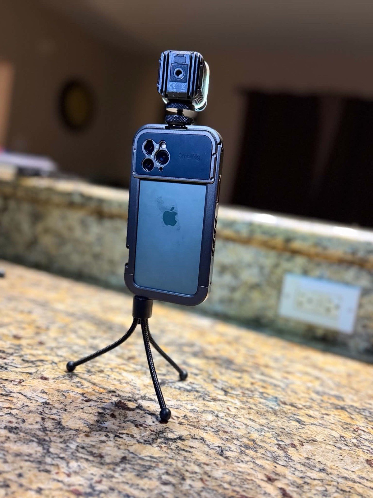 iPhone 11 Pro 512GB Midnight Green Unlocked Smartphone with Accessories:READ