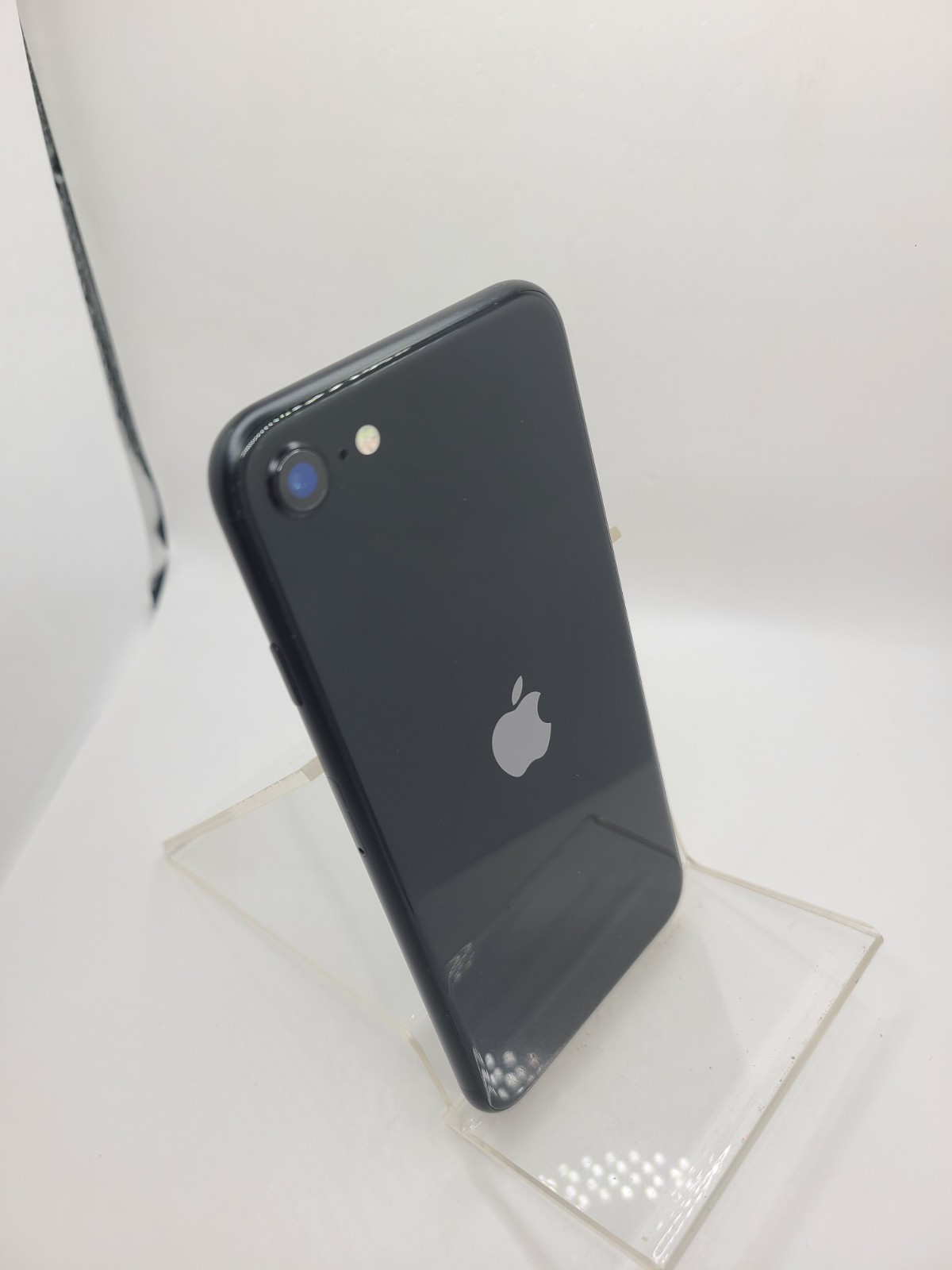 Apple iPhone SE 2020 A2275 UNLOCKED Any Carrier Black 64GB iOS 26.5