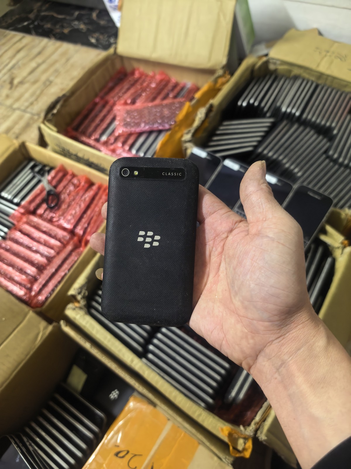 BlackBerry Classic Q20 3.5″ 8MP16GB 2GB RAM black LOT