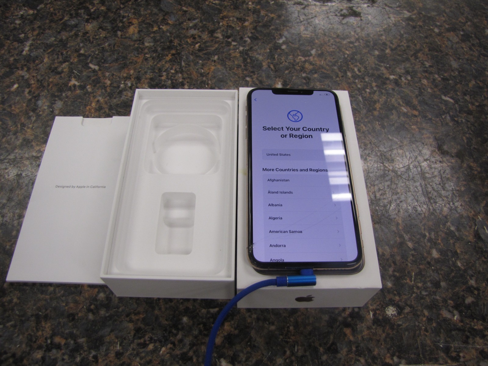 Apple iPhone XS Max 256GB Gold (Unlocked) A1921 in original box – Reset