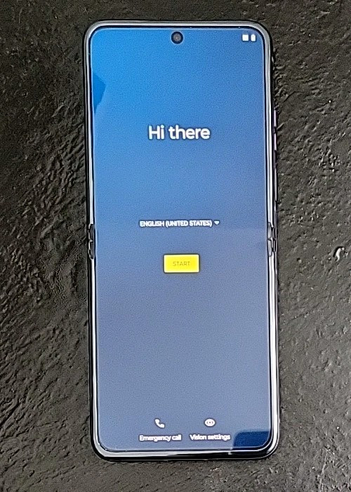 Motorola RAZR 2023 5G Carrier Unlocked Summer Lilac 8GB/128GB Flip Smartphone
