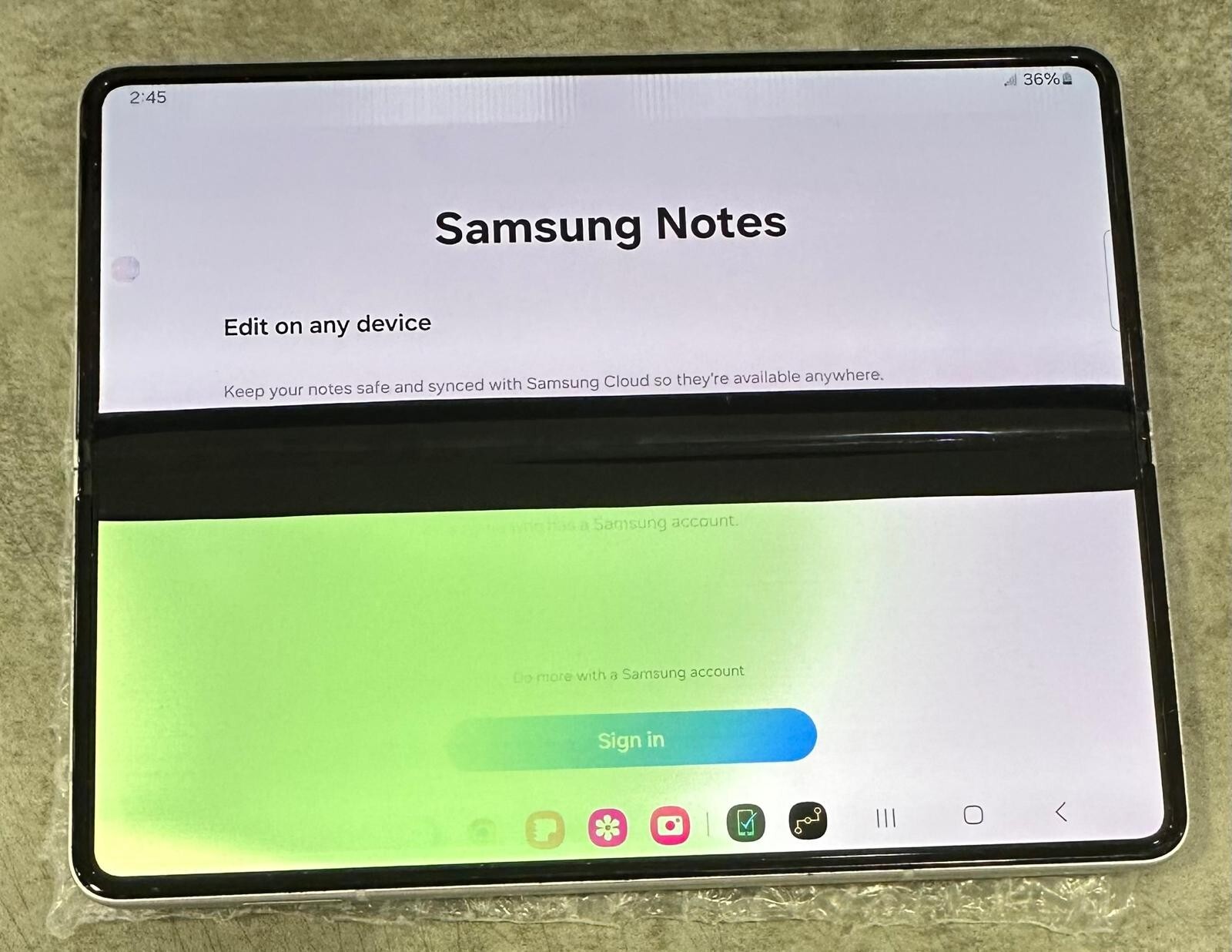 AS-IS Samsung Galaxy Z Fold3 SM-F926U – 256GB – Phantom Silver Damaged