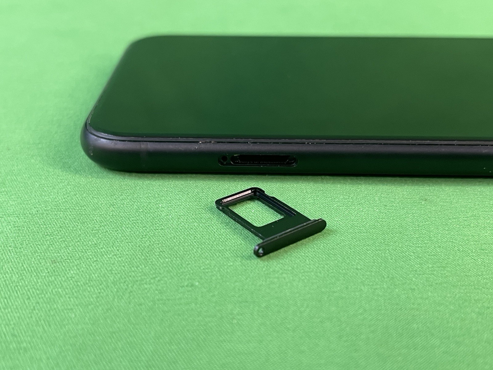 Apple iPhone XR 64GB Unlocked Black A1984 | 82% BH | LCD Line