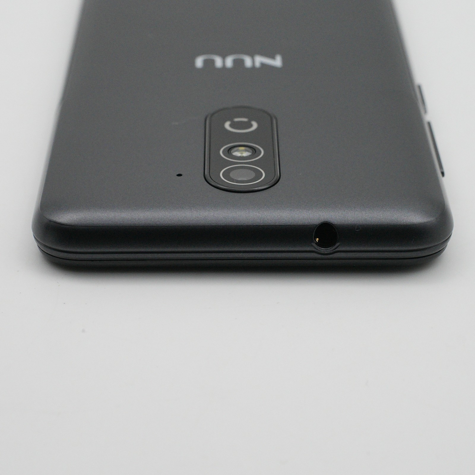 NUU A11L S5502L 16 GB (Unlocked) 2GB RAM Black Smartphone (READ DESCRIPTION)