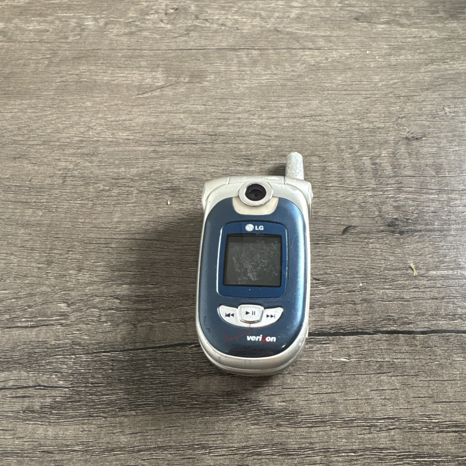LG VX8100 – Blue and Silver ( Verizon ) Rare Cellular Flip Phone