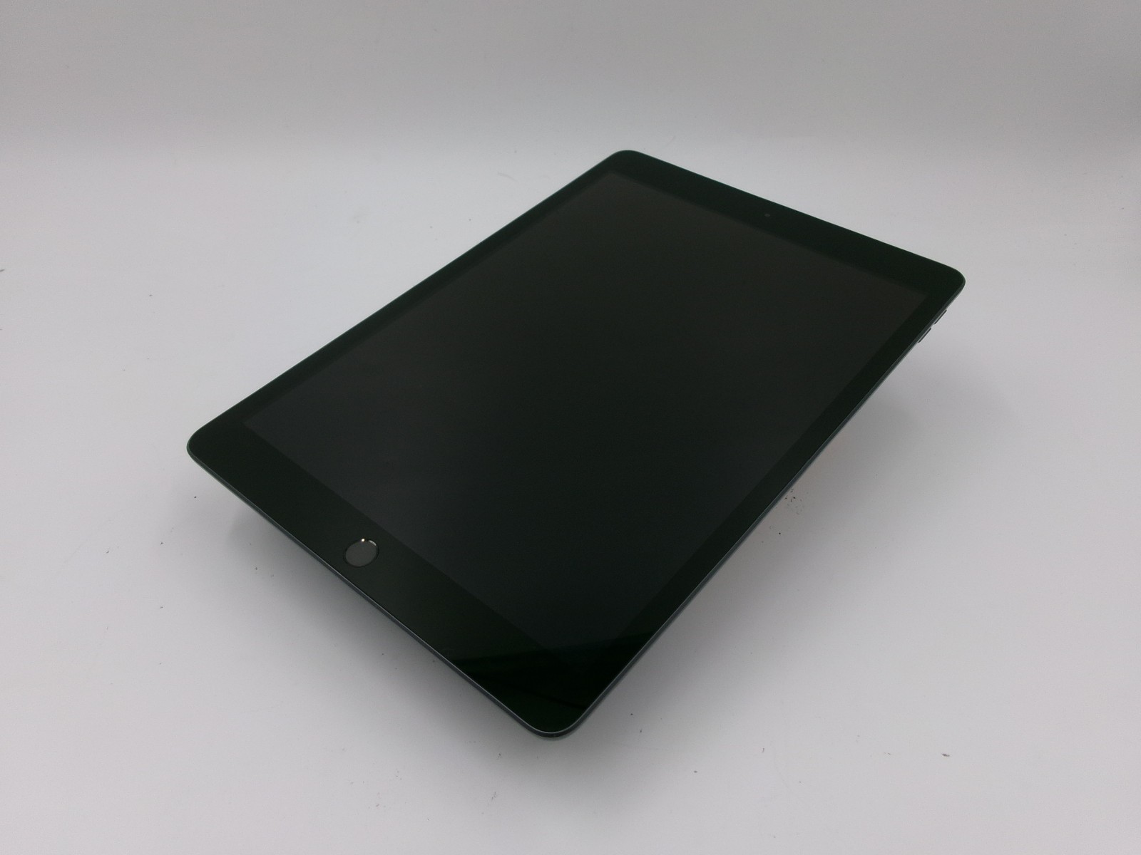 Apple iPad 7th Gen A2200 128GB Space Gray Wi-Fi + Cellular 10.2″ Retina Tablet