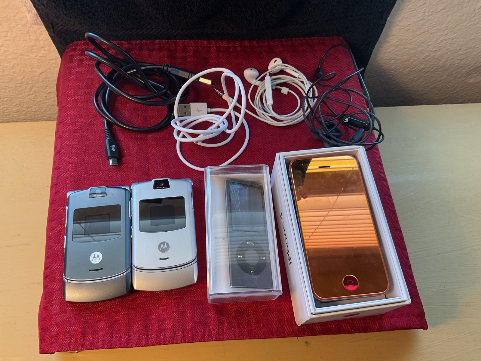 IPhone Model A1332 (Disabled) – Ipod Nano -(2) Moto RAZR Phones -Parts Only