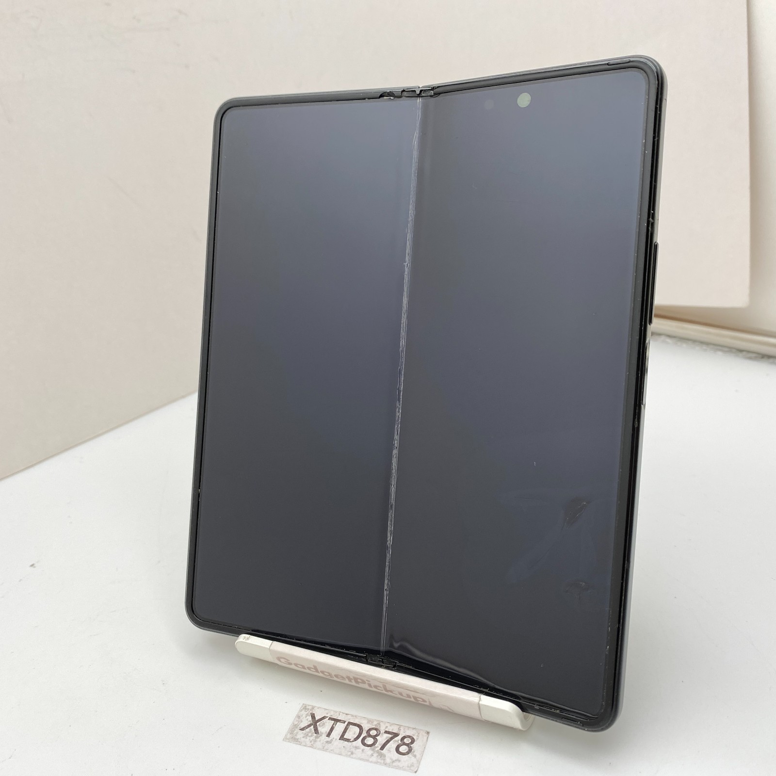 Samsung Galaxy Z Fold3 5G SM-F926U1 – 256GB Black (Unlocked)- CRACKED, DEFECTIVE