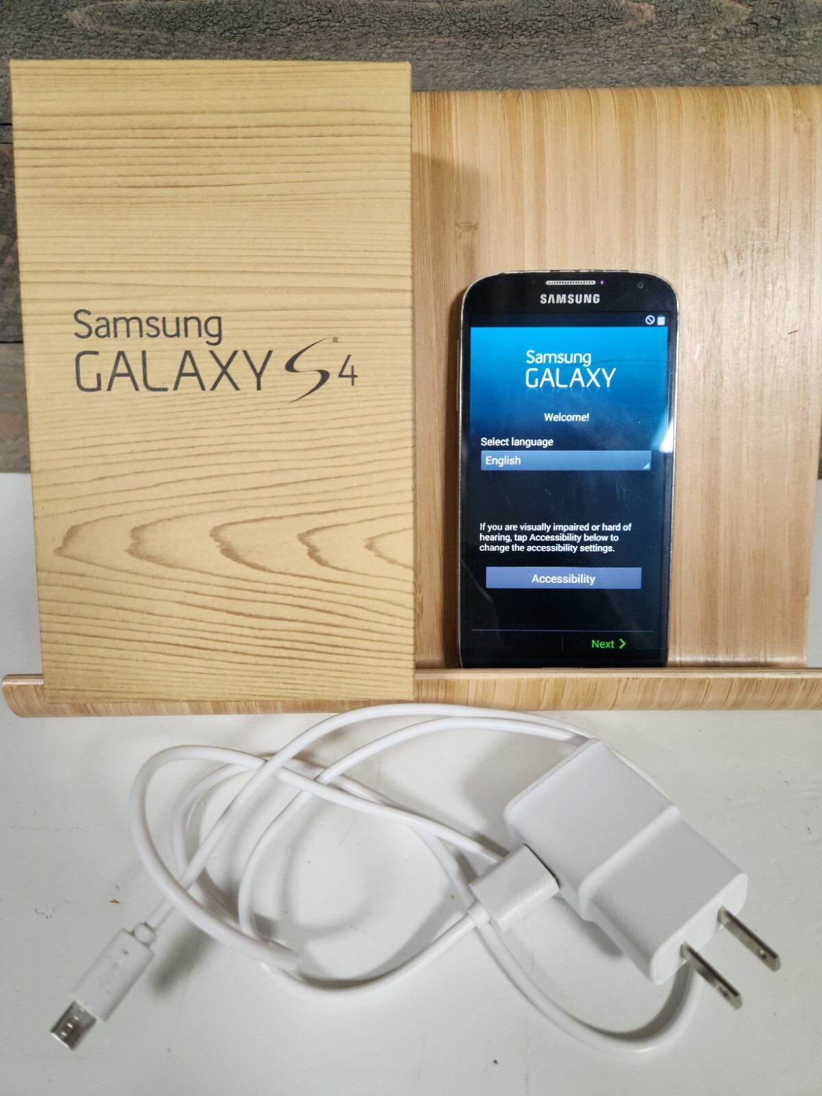 Samsung Galaxy S4 SGH-I337Z 16GB Black Mist (Cricket) Smartphone Used