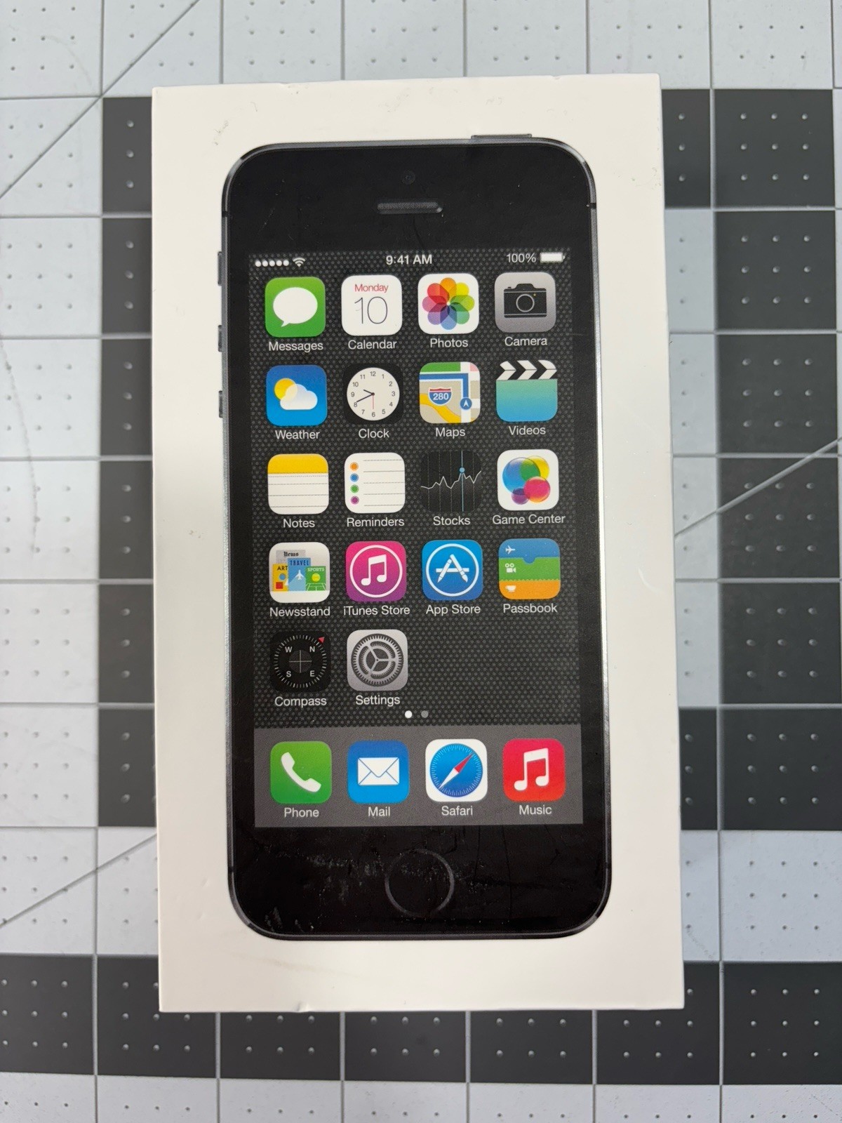 Apple iPhone 5s Space Gray 32GB Model A1533 Unlocked Excellent Condition Works