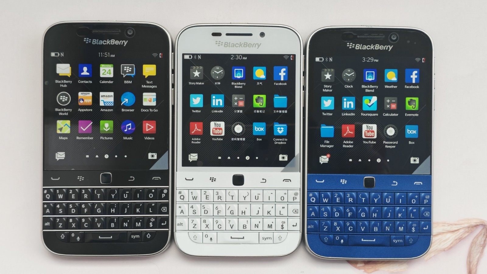 BlackBerry Classic Q20 16GB UNLOCKED Keyboard Smartphone Blue White Black