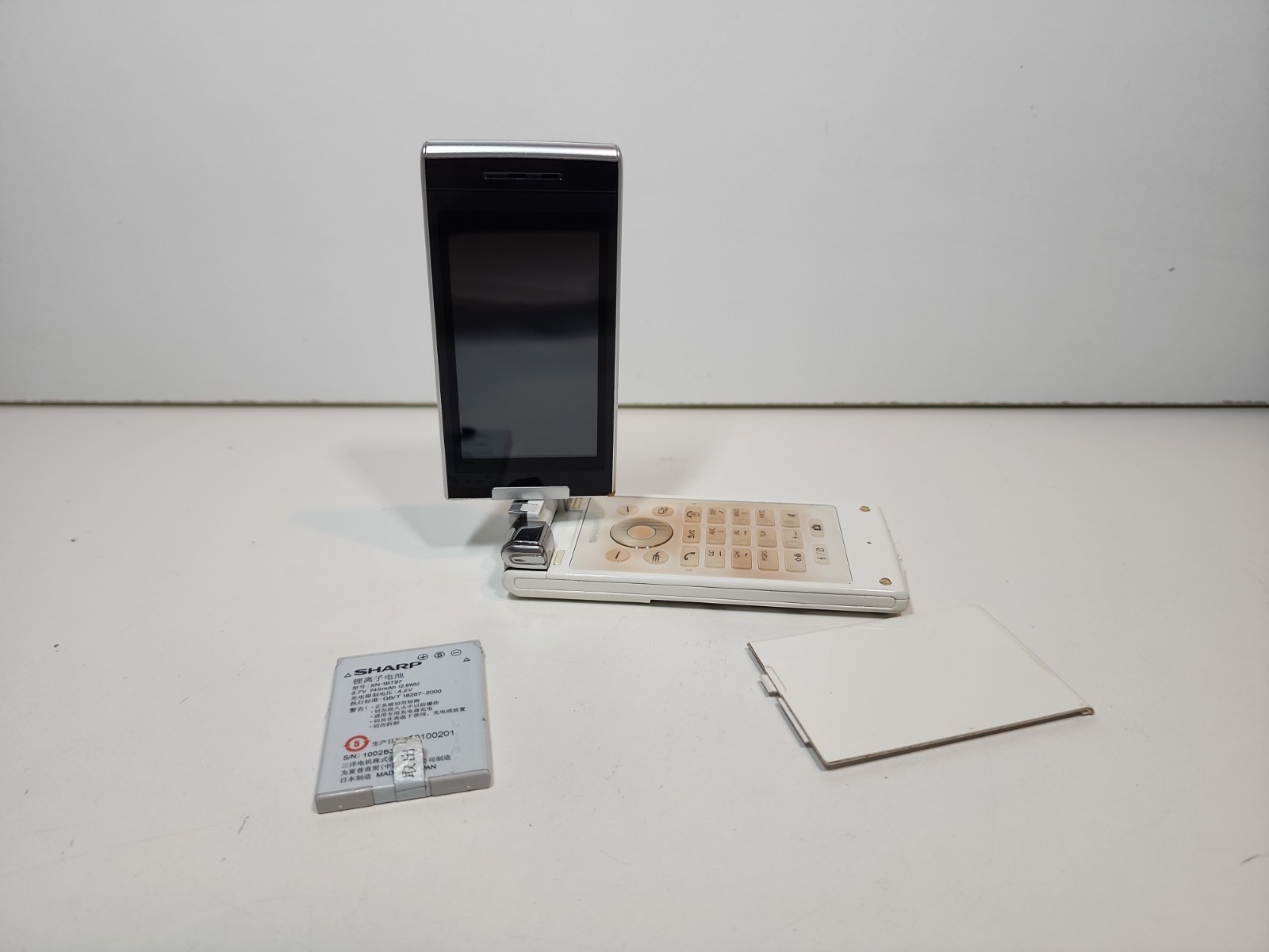 SHARP AQUOS WHITE SH-7118C Android Flip Phone Used Needs New Battery