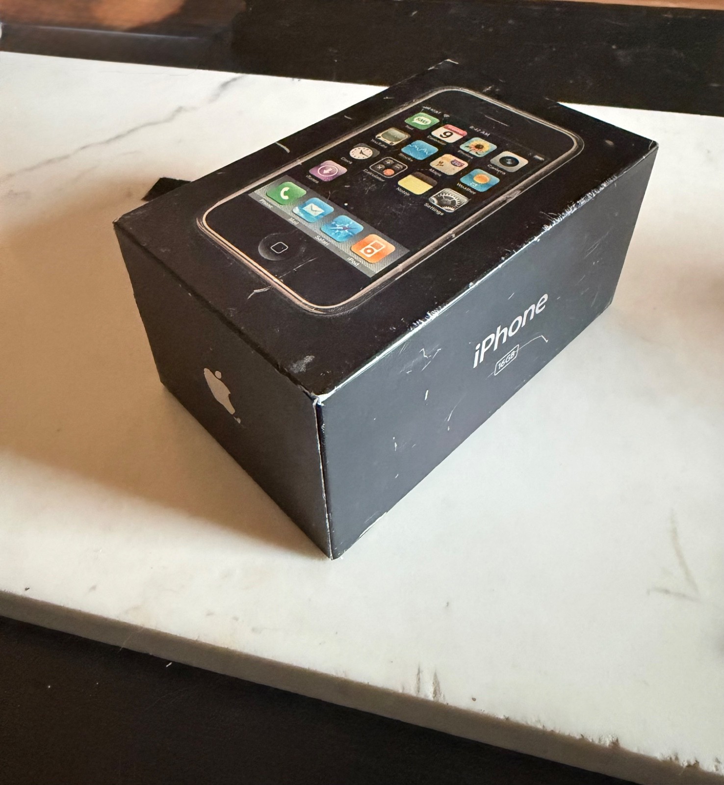 Apple iPhone (1st Generation) 16GB – Model A1203 – MB384LL/A – Box Set